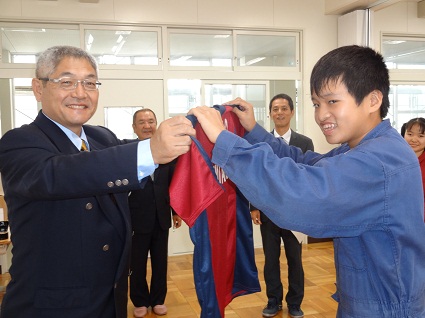 ユニフォーム贈呈2